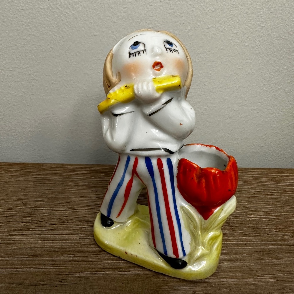 Porcelain art deco piper figurine, made in Japan, 4.5" x 2.5", c1930